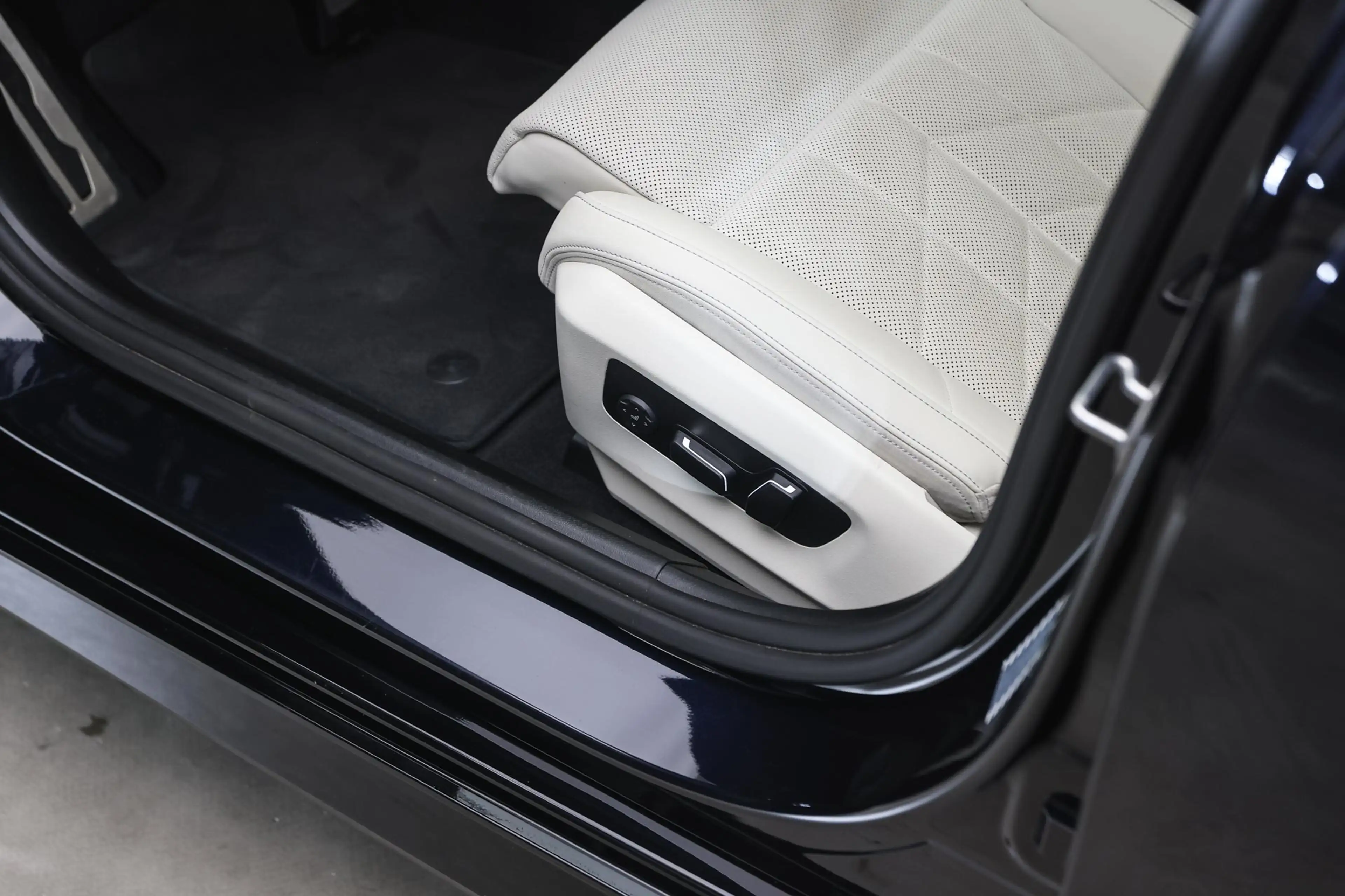 BMW 520 5 Serie 520i M Sport Automaat / Panoramadak / Bowe — photo 13