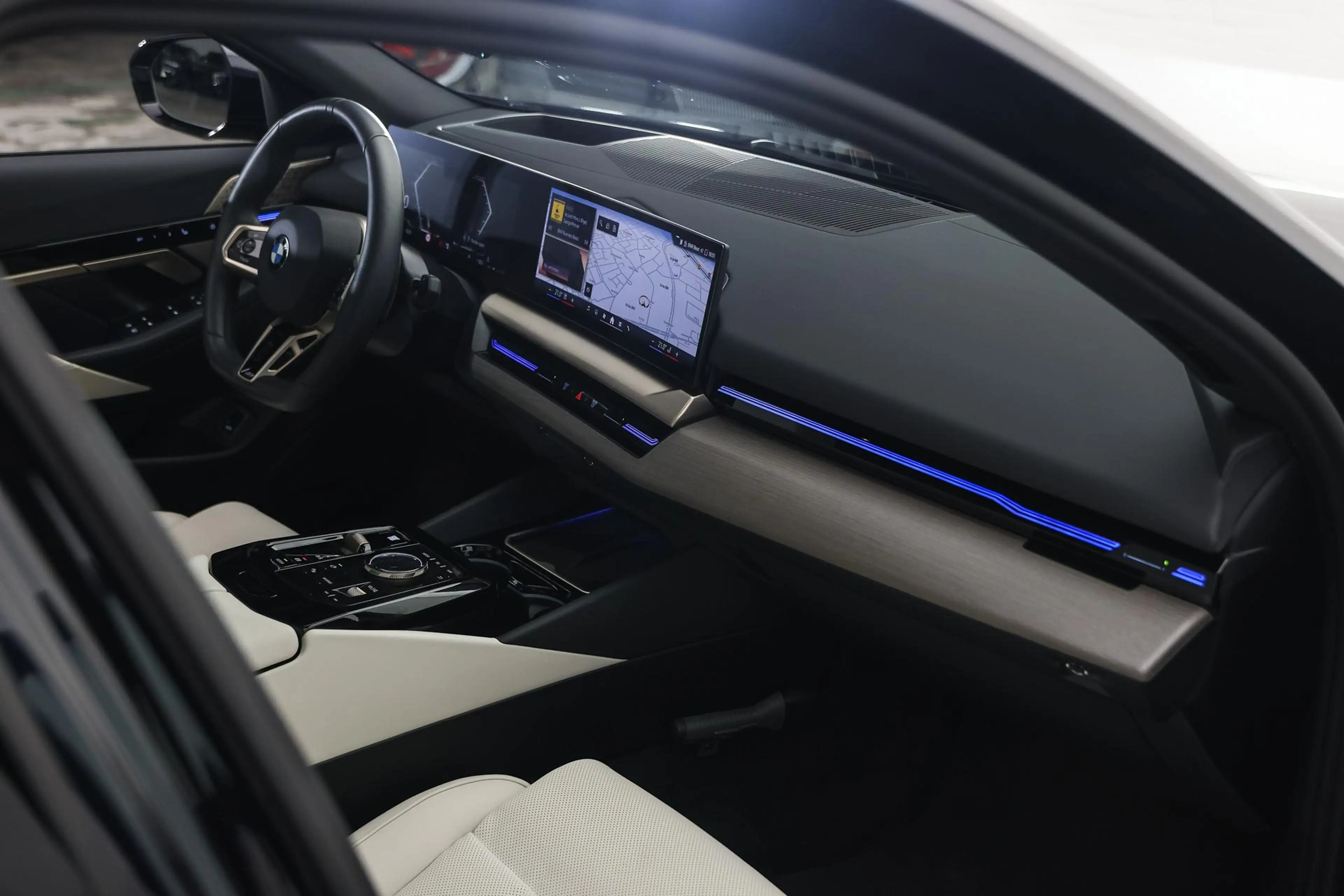 BMW 520 5 Serie 520i M Sport Automaat / Panoramadak / Bowe — photo 9