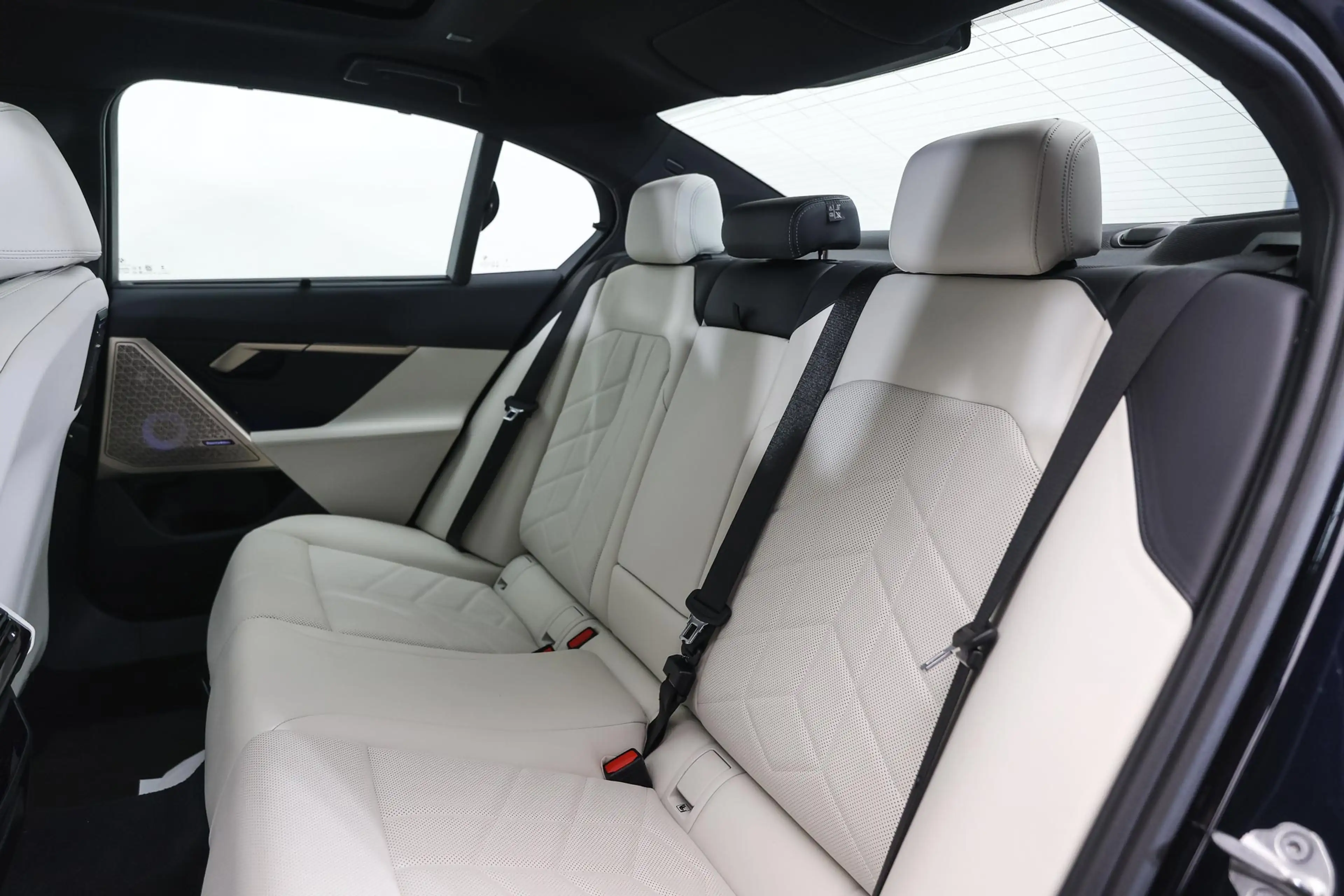 BMW 520 5 Serie 520i M Sport Automaat / Panoramadak / Bowe — photo 10