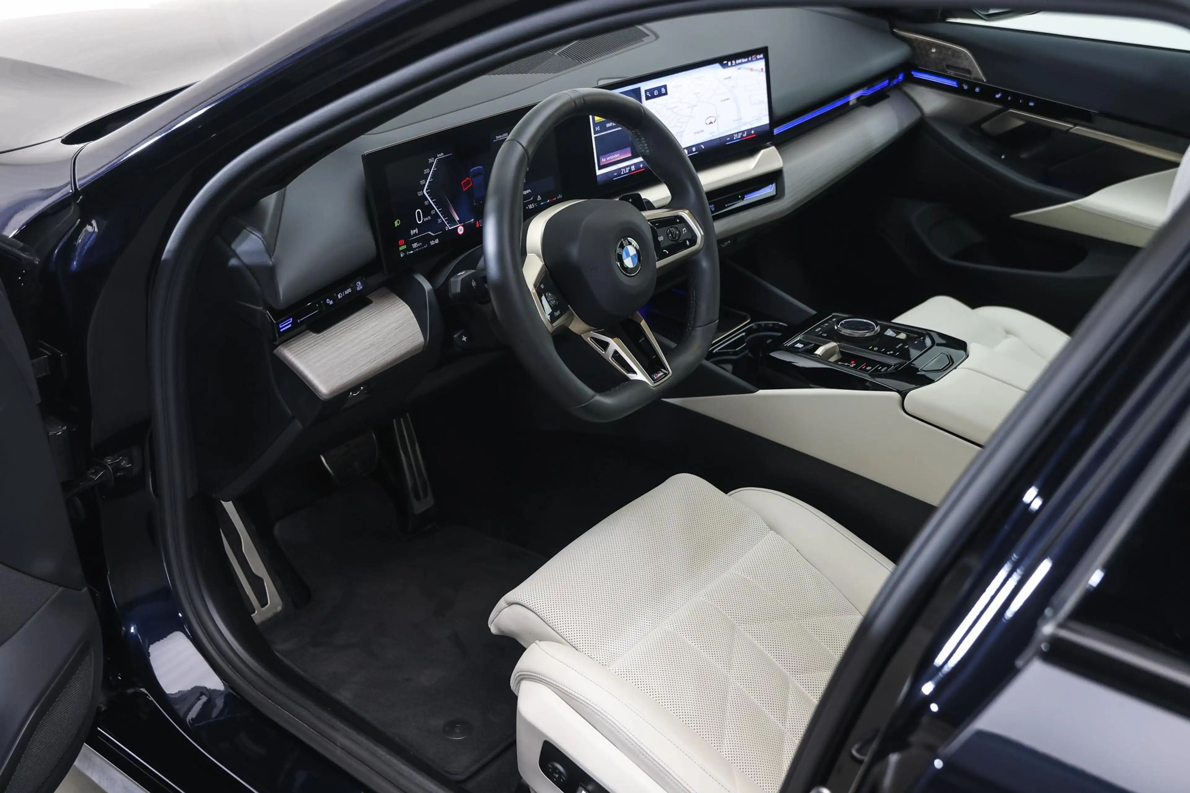 BMW 520 5 Serie 520i M Sport Automaat / Panoramadak / Bowe — photo 8