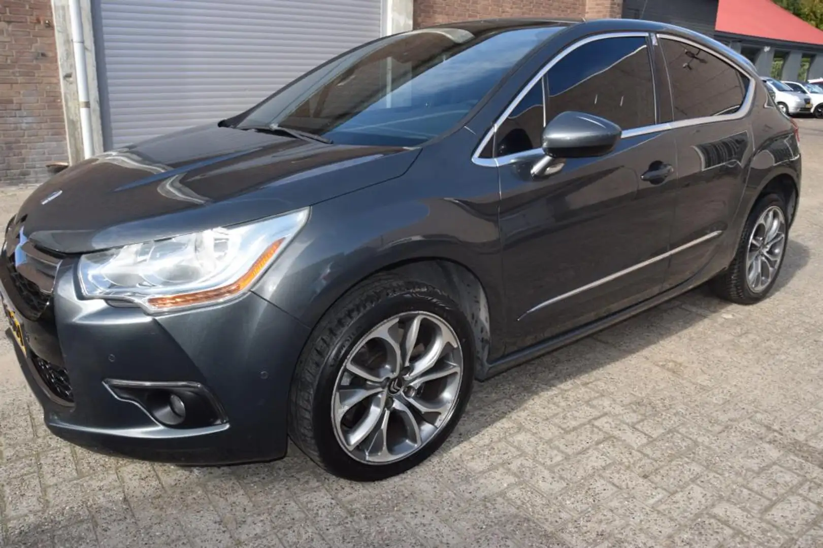 Citroen DS4 1.6 THP Sport Chic Grijs - 1