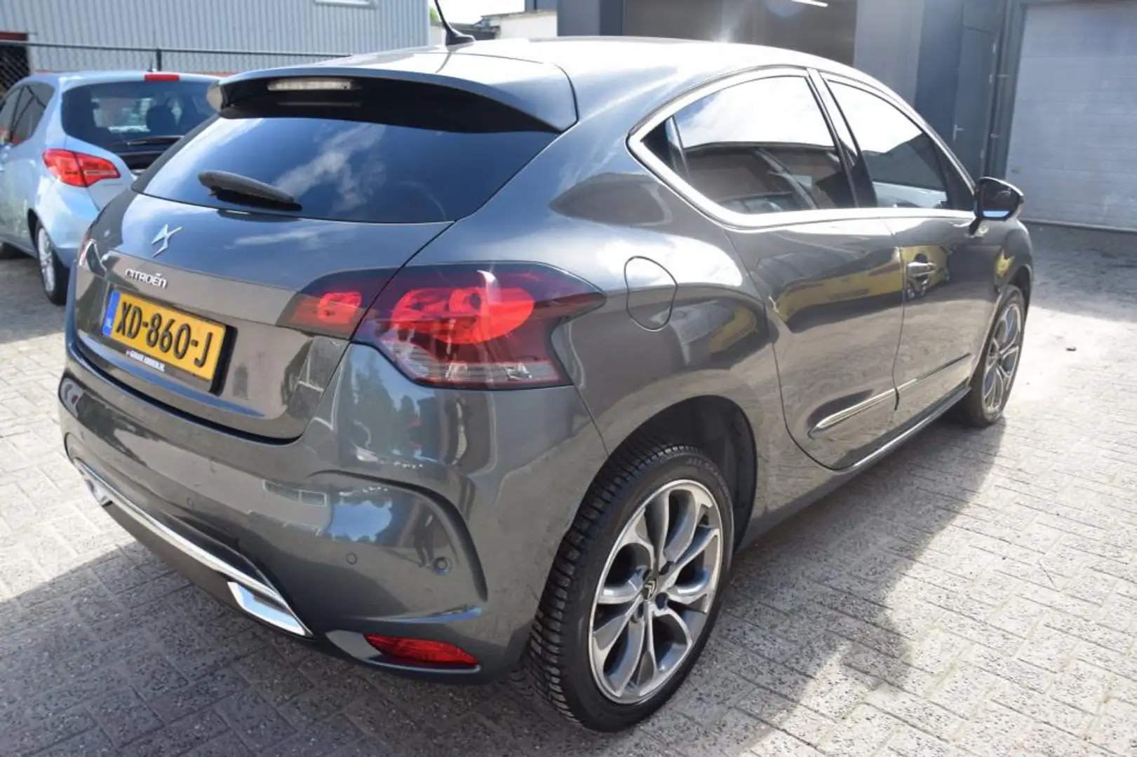 Citroen DS4 1.6 THP Sport Chic Grijs - 2