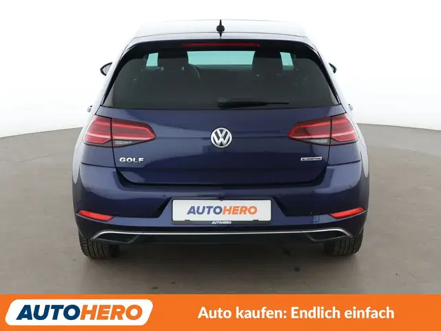 Volkswagen Golf view 5