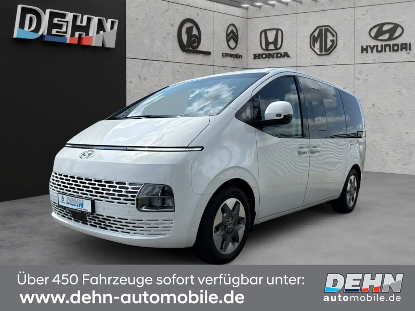 Hyundai STARIA Prime 2WD 9-Sitzer 2.2 CRDi A/T Navi Leder Digital Weiß - 2