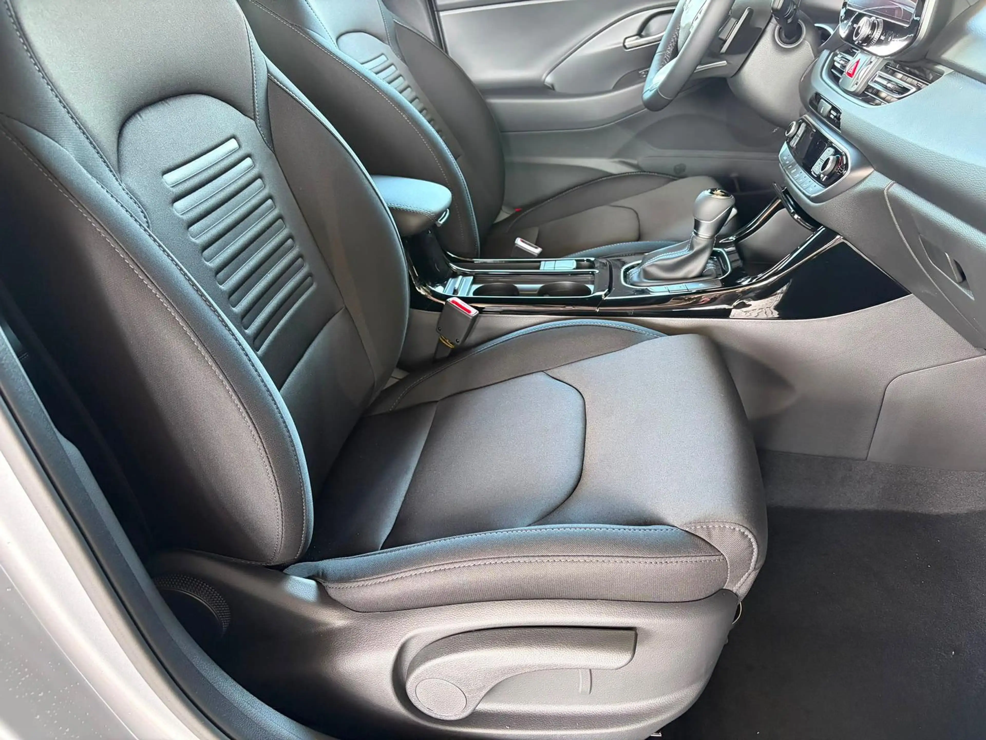 Hyundai i30 Kombi Comfort Plus 1.0 T-GDI DCT Navi/ Totwinkel A — photo 9