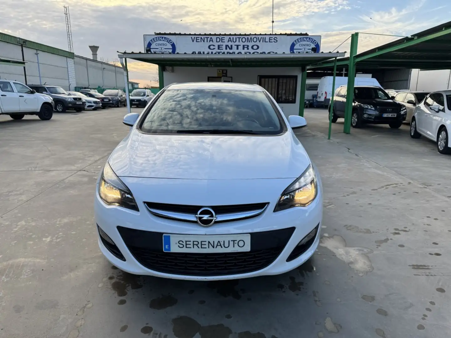 Opel Astra Sedán 1.6CDTi S/S Elegance 110 Weiß - 2