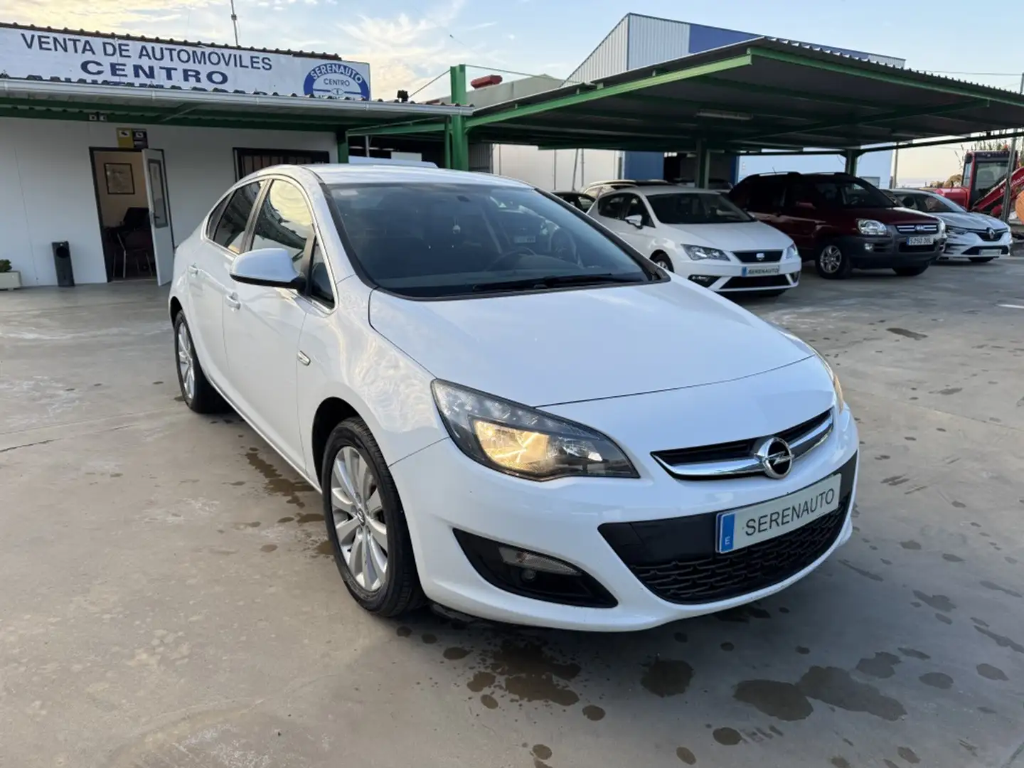 Opel Astra Sedán 1.6CDTi S/S Elegance 110 Weiß - 1