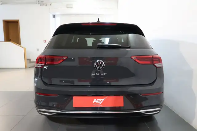 Volkswagen Golf view 9