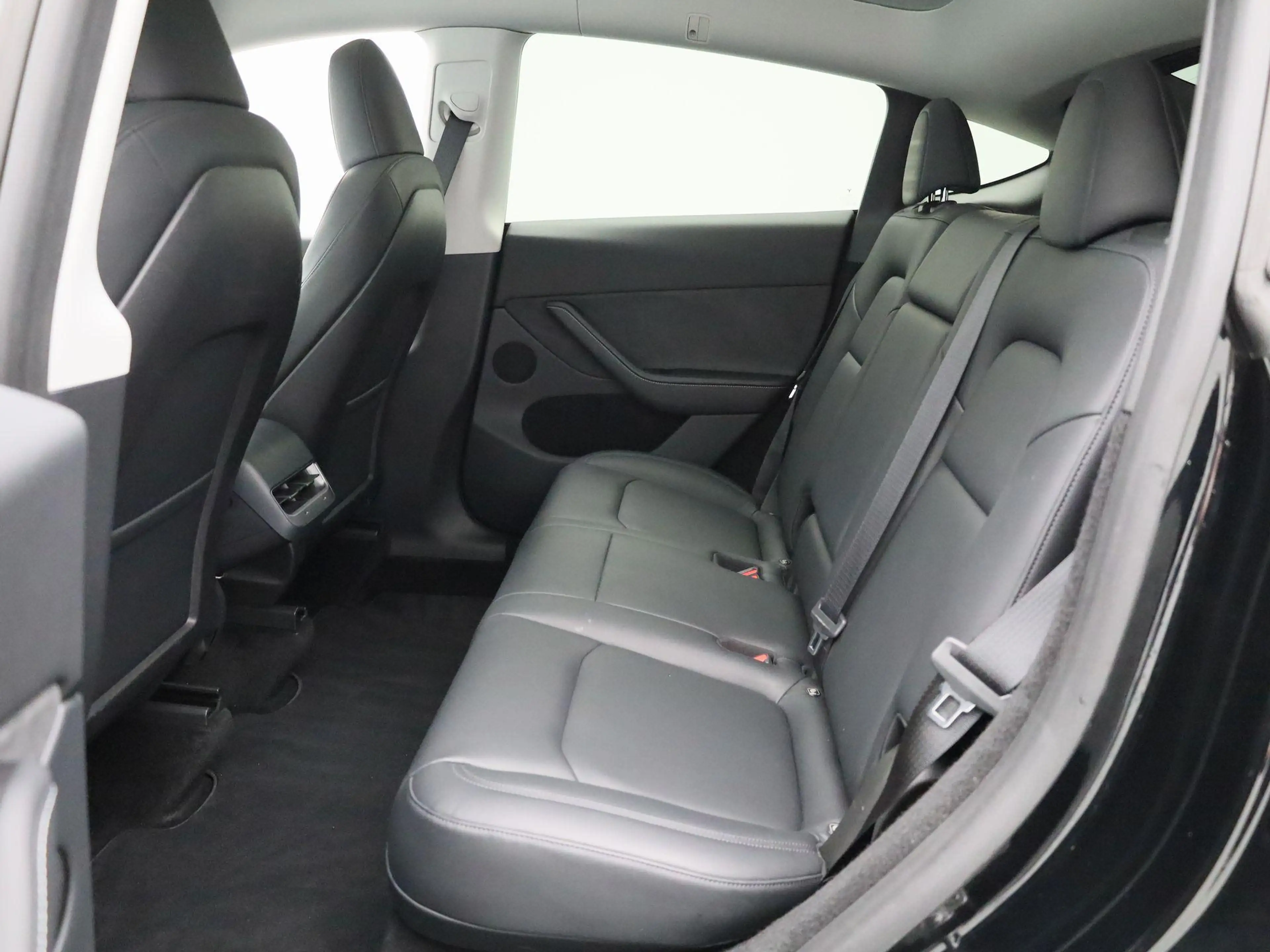 Tesla Model Y Long Range Dual Motor AWD — photo 14