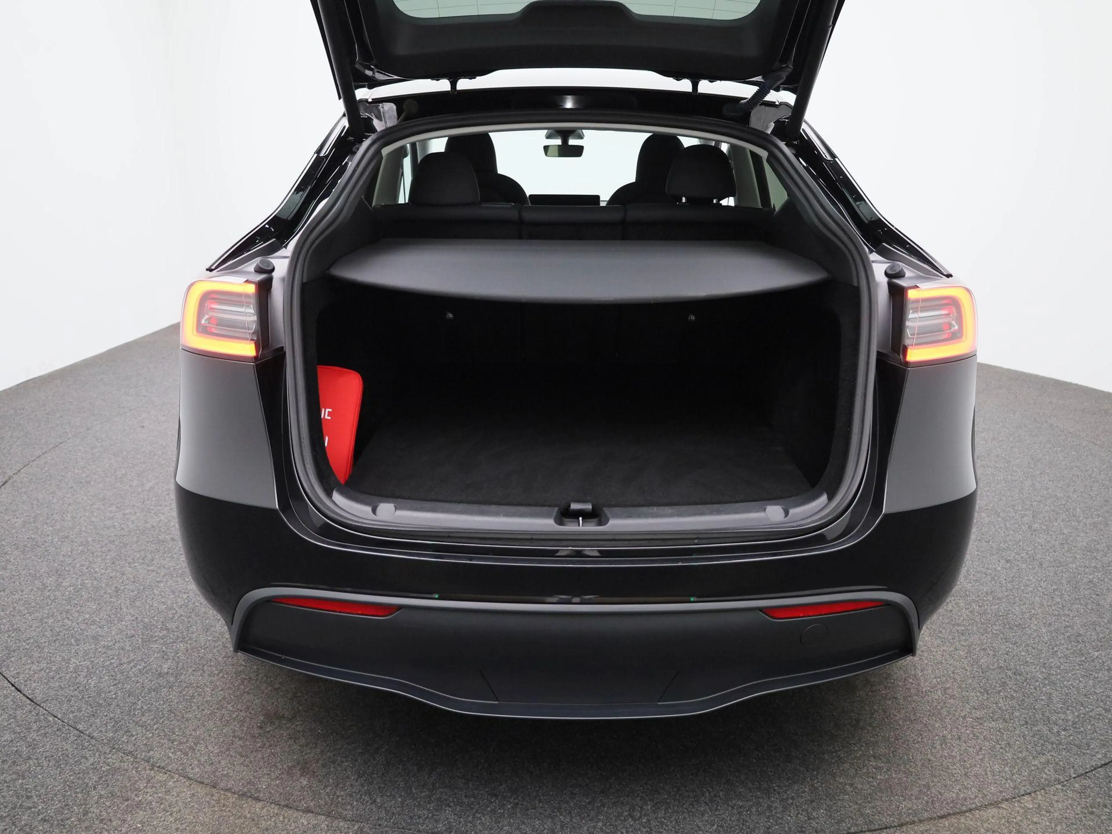 Tesla Model Y Long Range Dual Motor AWD — photo 15