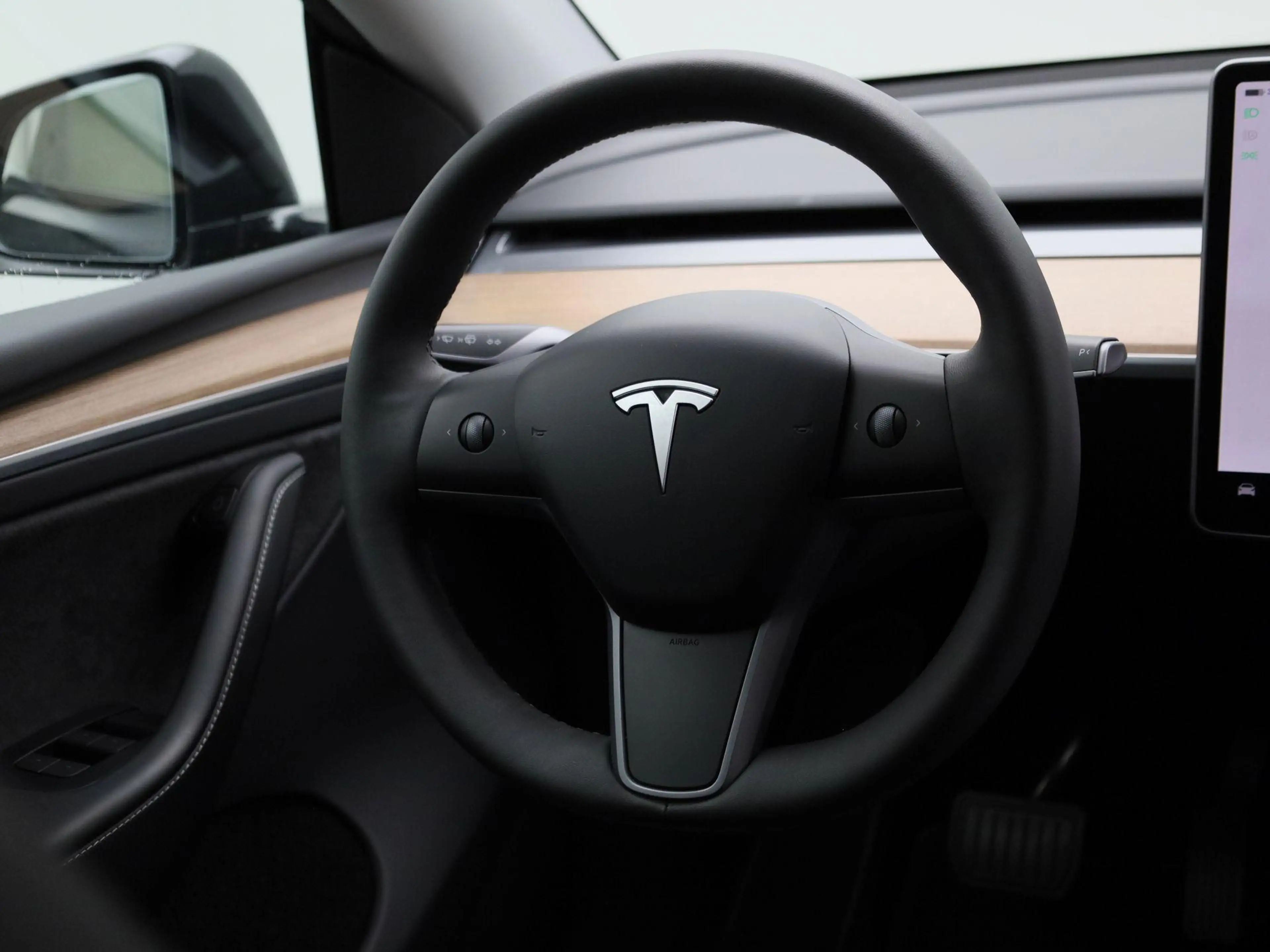 Tesla Model Y Long Range Dual Motor AWD — photo 12
