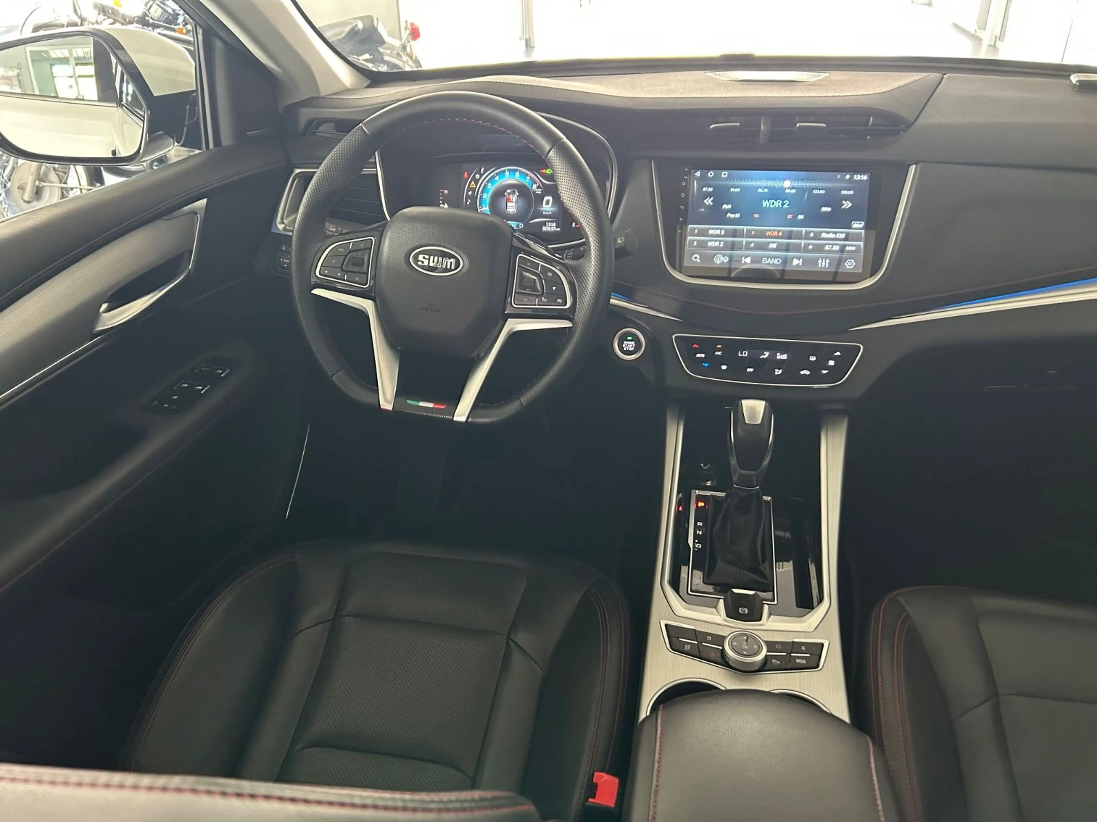 SWM G01 Premium Auto. Pano Leder Navi Kamera — photo 9