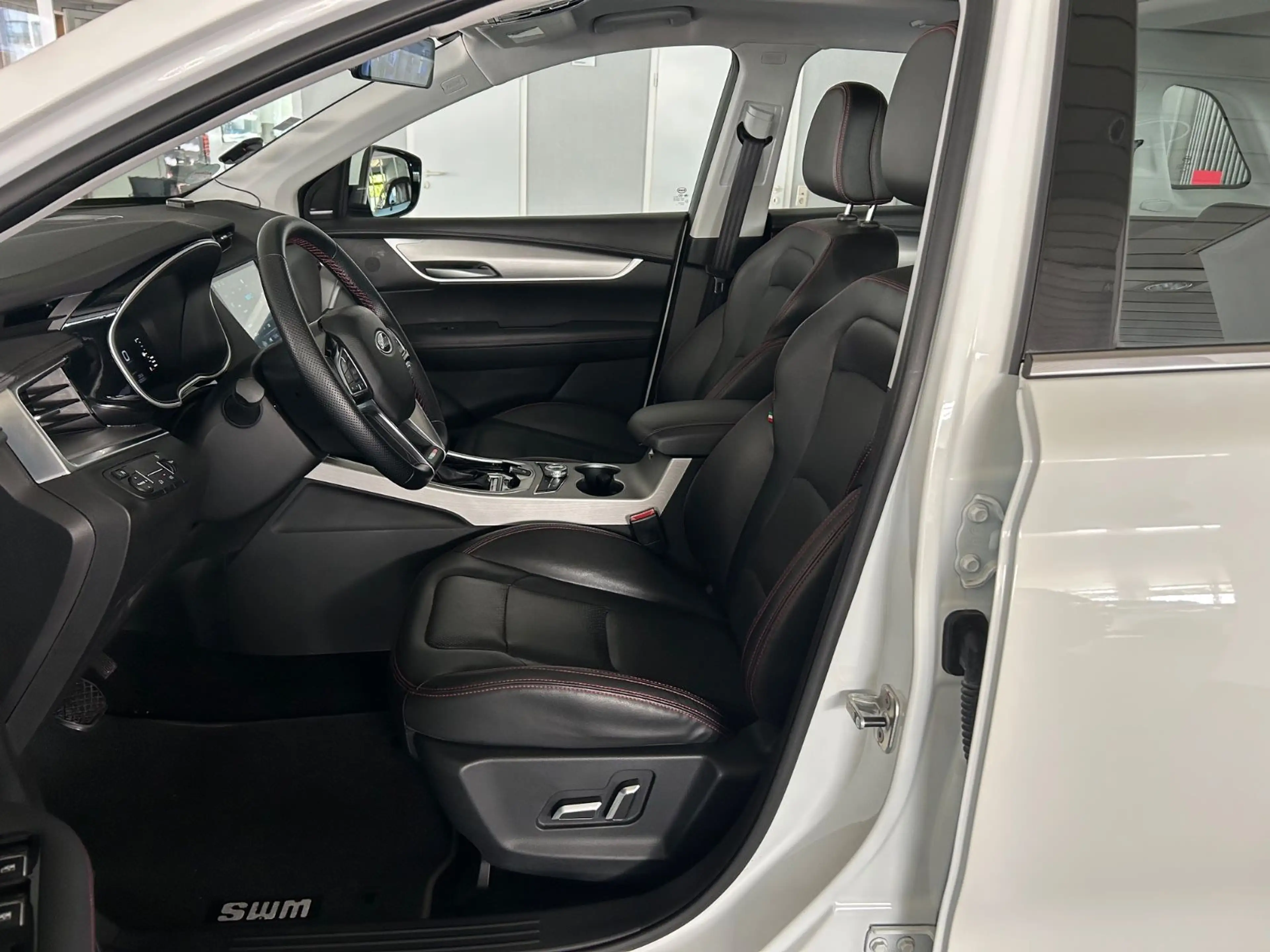SWM G01 Premium Auto. Pano Leder Navi Kamera — photo 8