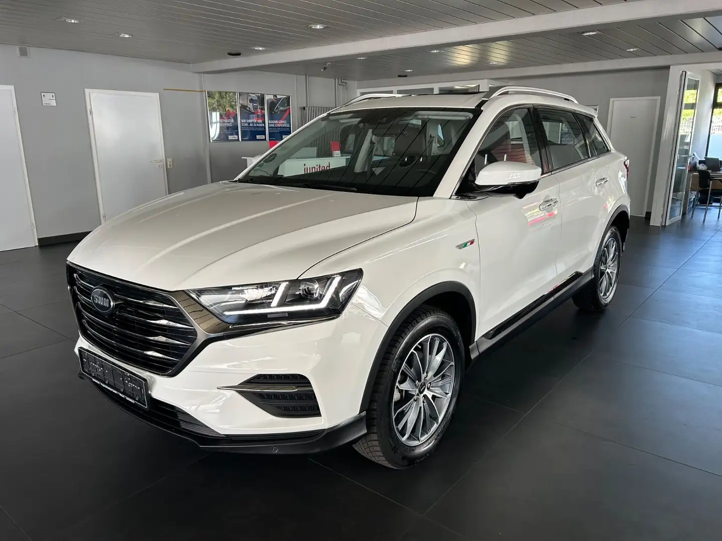 SWM G01 Premium Auto. Pano Leder Navi Kamera Weiß - 1