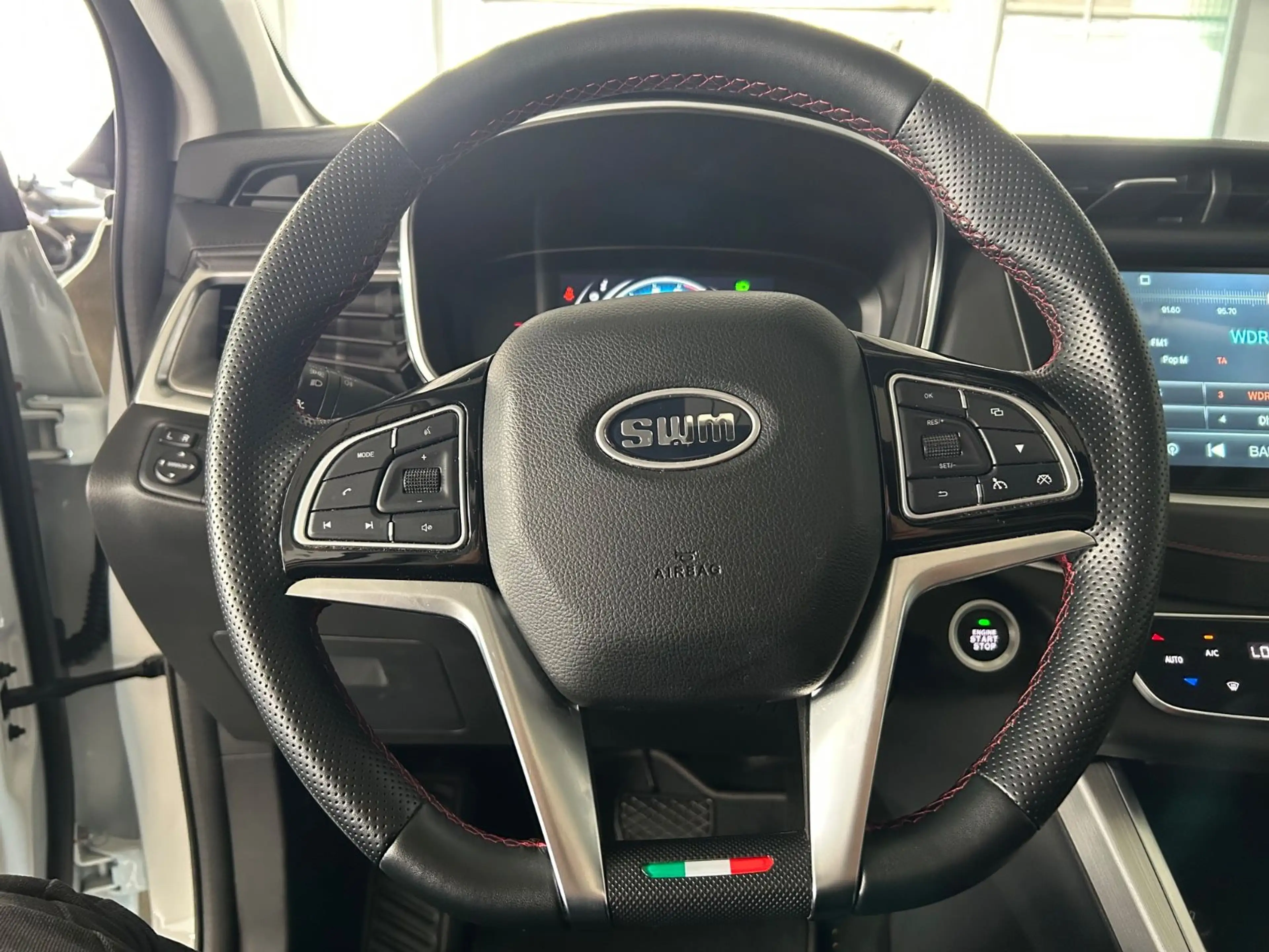SWM G01 Premium Auto. Pano Leder Navi Kamera — photo 13