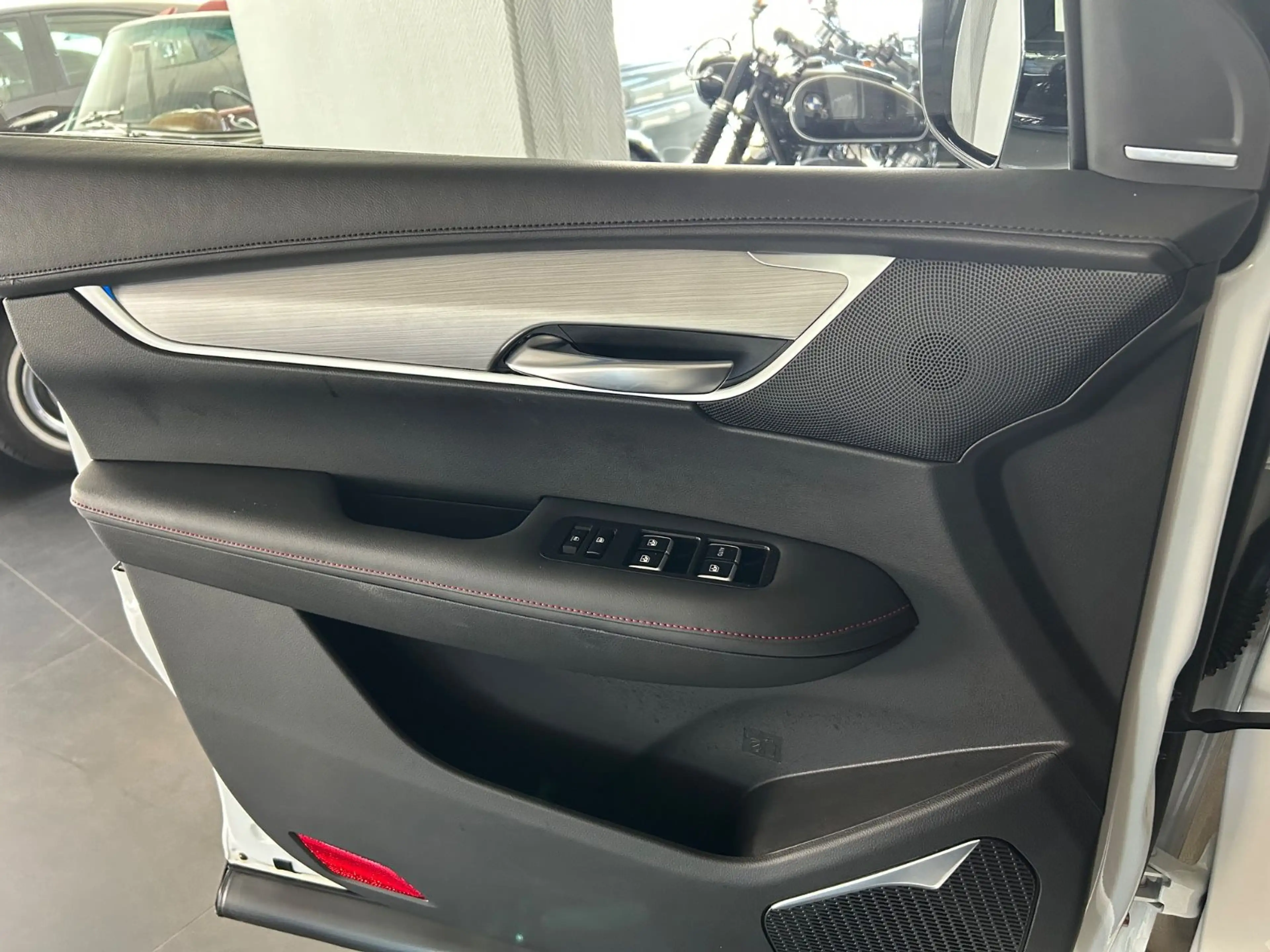 SWM G01 Premium Auto. Pano Leder Navi Kamera — photo 14
