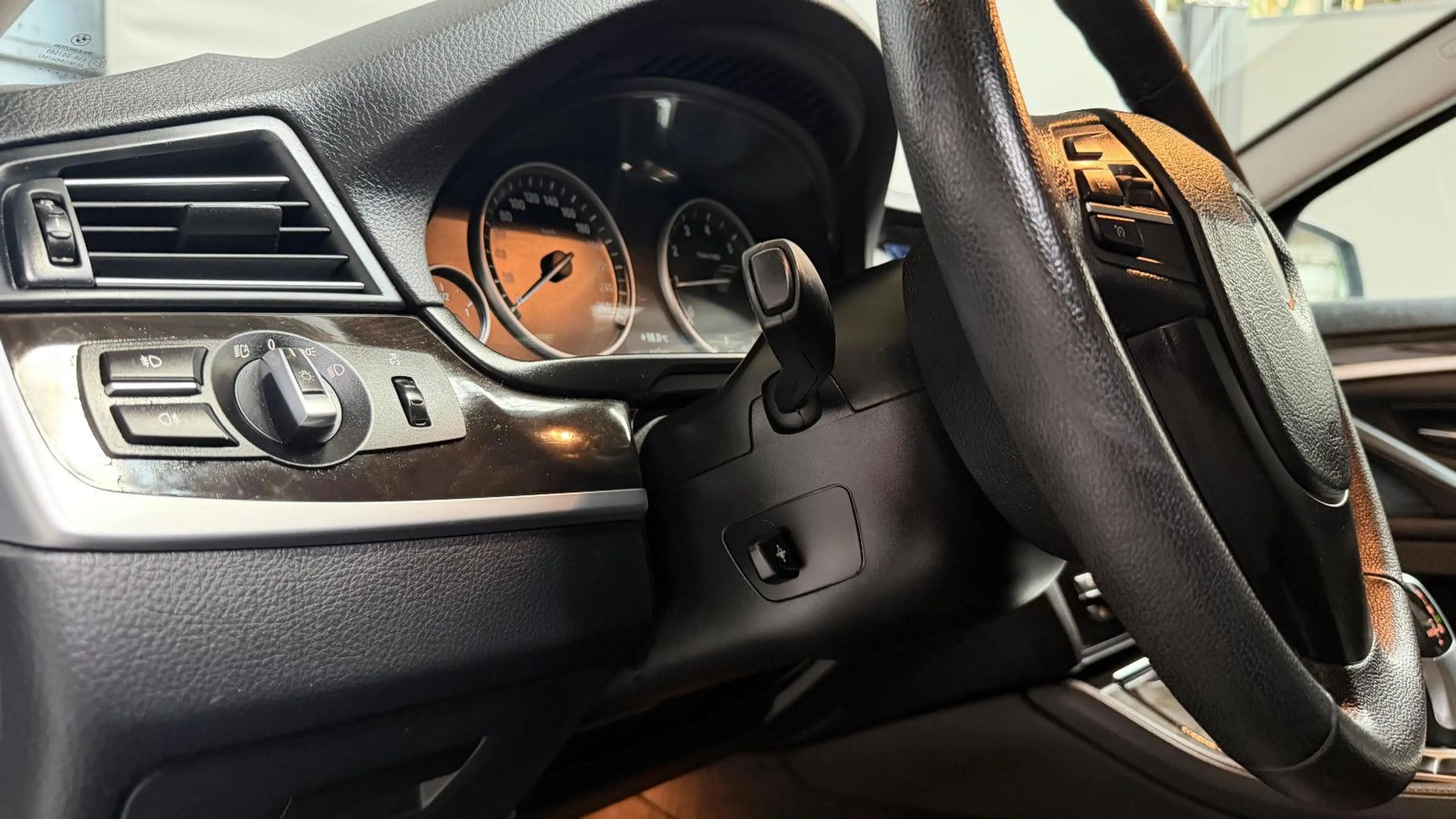 BMW 528 i Leder Xenon PDC Luxury Line Komfortzugang — photo 13