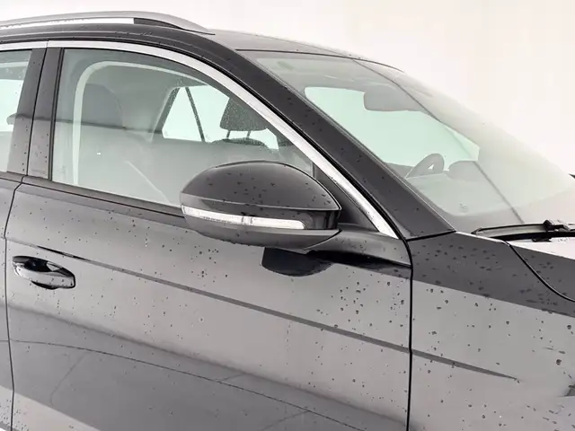 Volkswagen T-Roc view 17