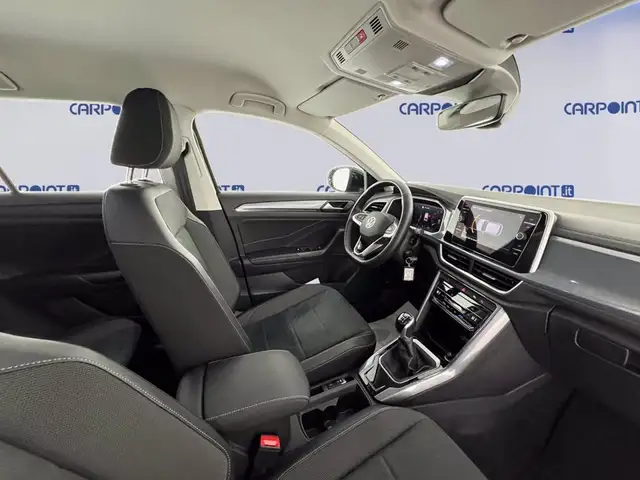 Volkswagen T-Roc view 8