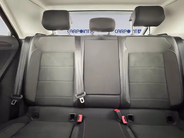 Volkswagen T-Roc view 11