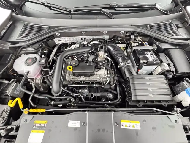 Volkswagen T-Roc view 14