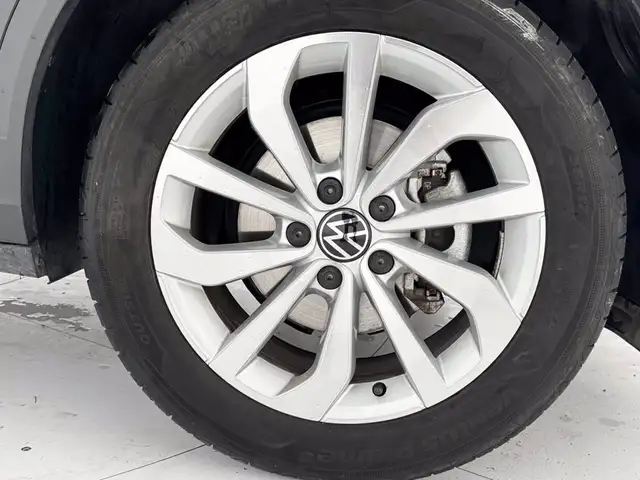 Volkswagen T-Roc view 16