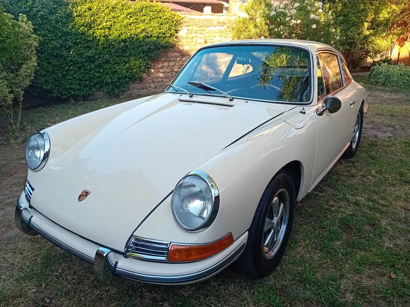 Porsche 912 Coupe Beige - 1