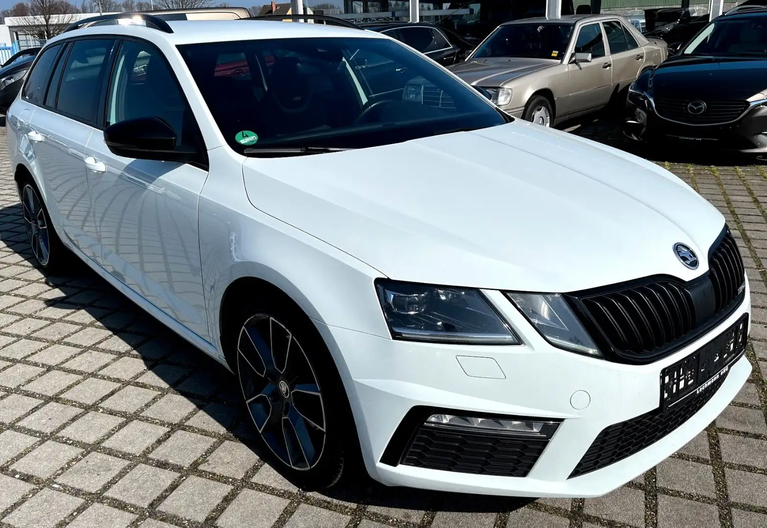 Skoda Octavia 2.0 TDI RS 1-Hd.|DSG|LED|DAB|Navi|AHK Weiß - 1
