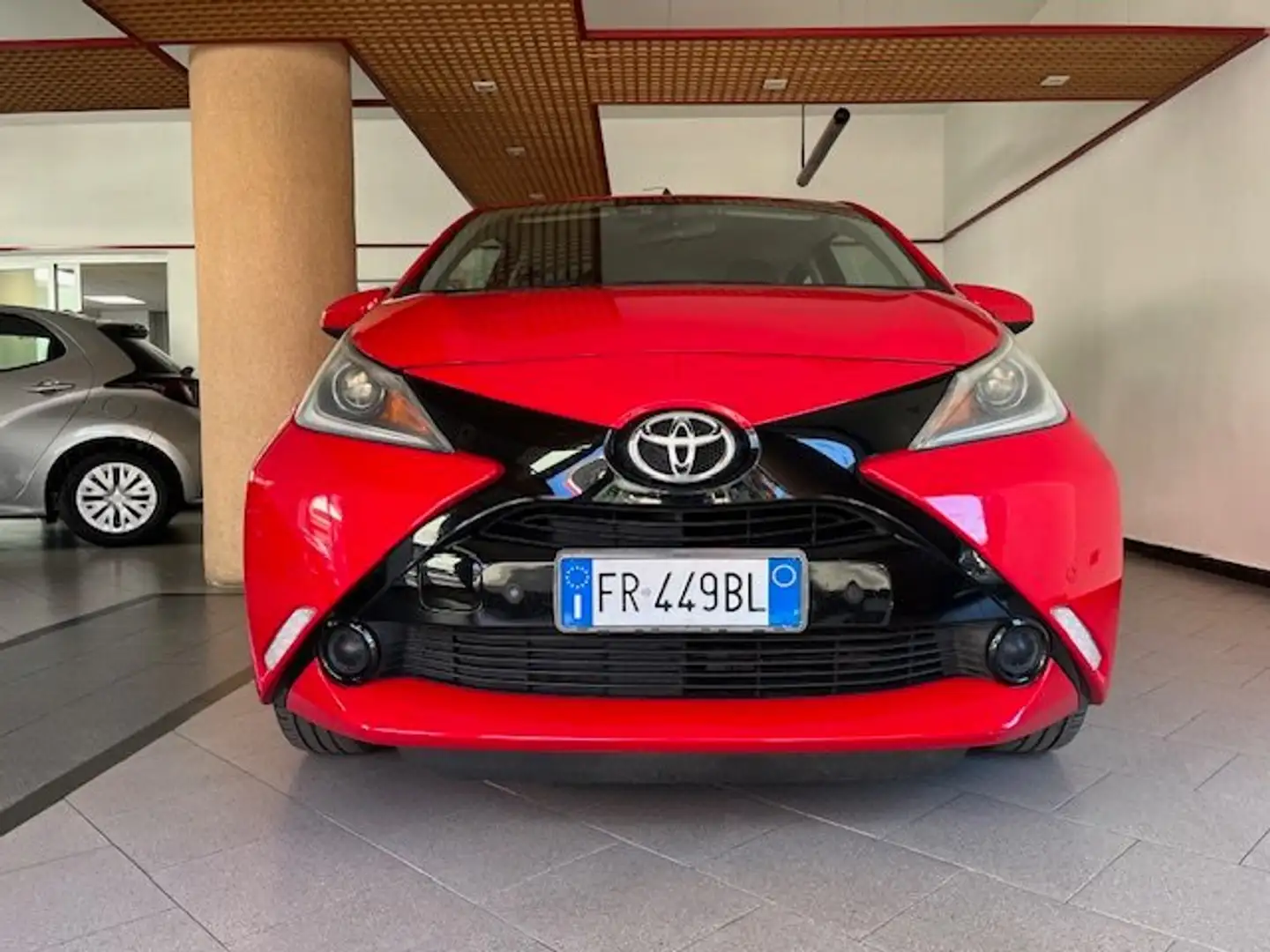 Toyota Aygo 5p 1.0 x-cool Rosso - 2