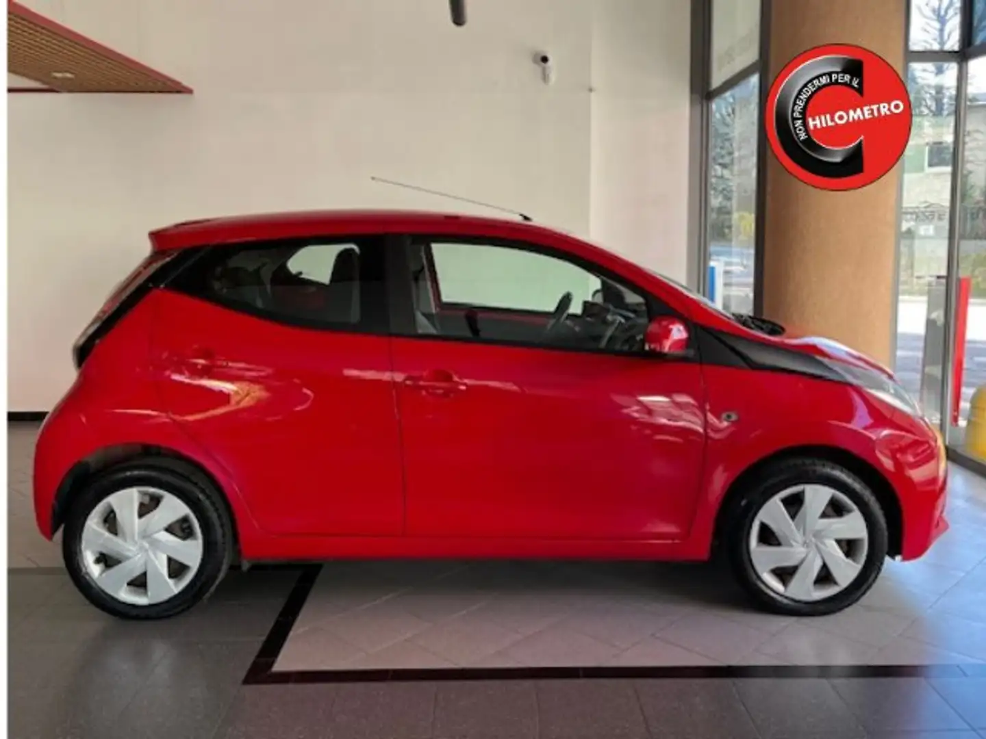 Toyota Aygo 5p 1.0 x-cool Rosso - 1