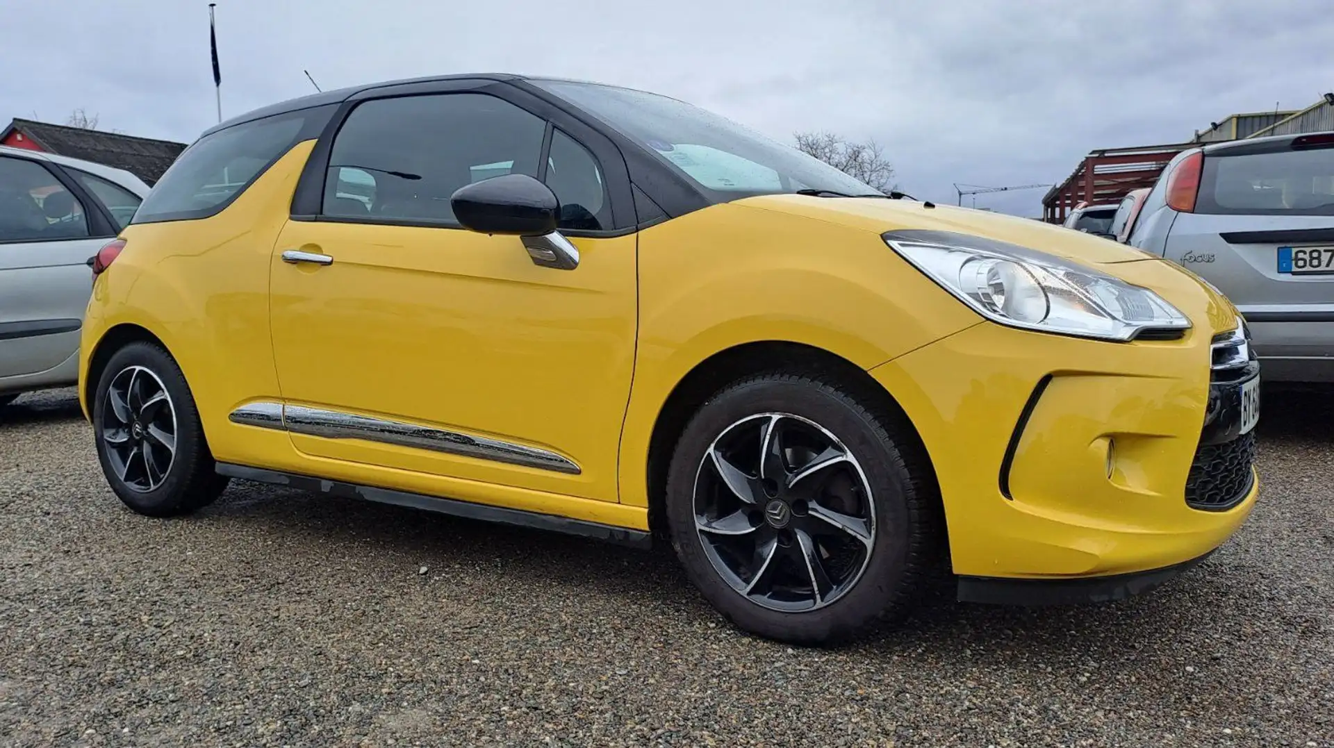 Citroen DS3 1.4 VTi 16V Airdream 95 cv finition CHIC Jaune - 2
