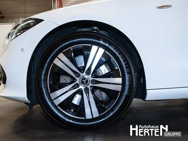 Mercedes-Benz 300 view 5