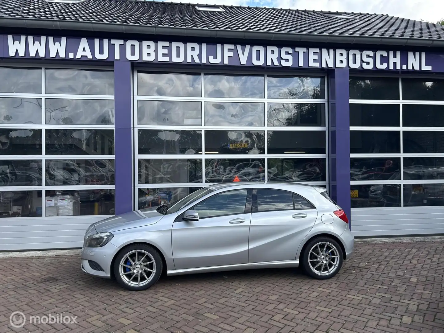 Mercedes-Benz A 180 Ambition * NAVIGATIE * PDC V EN A * Grijs - 2