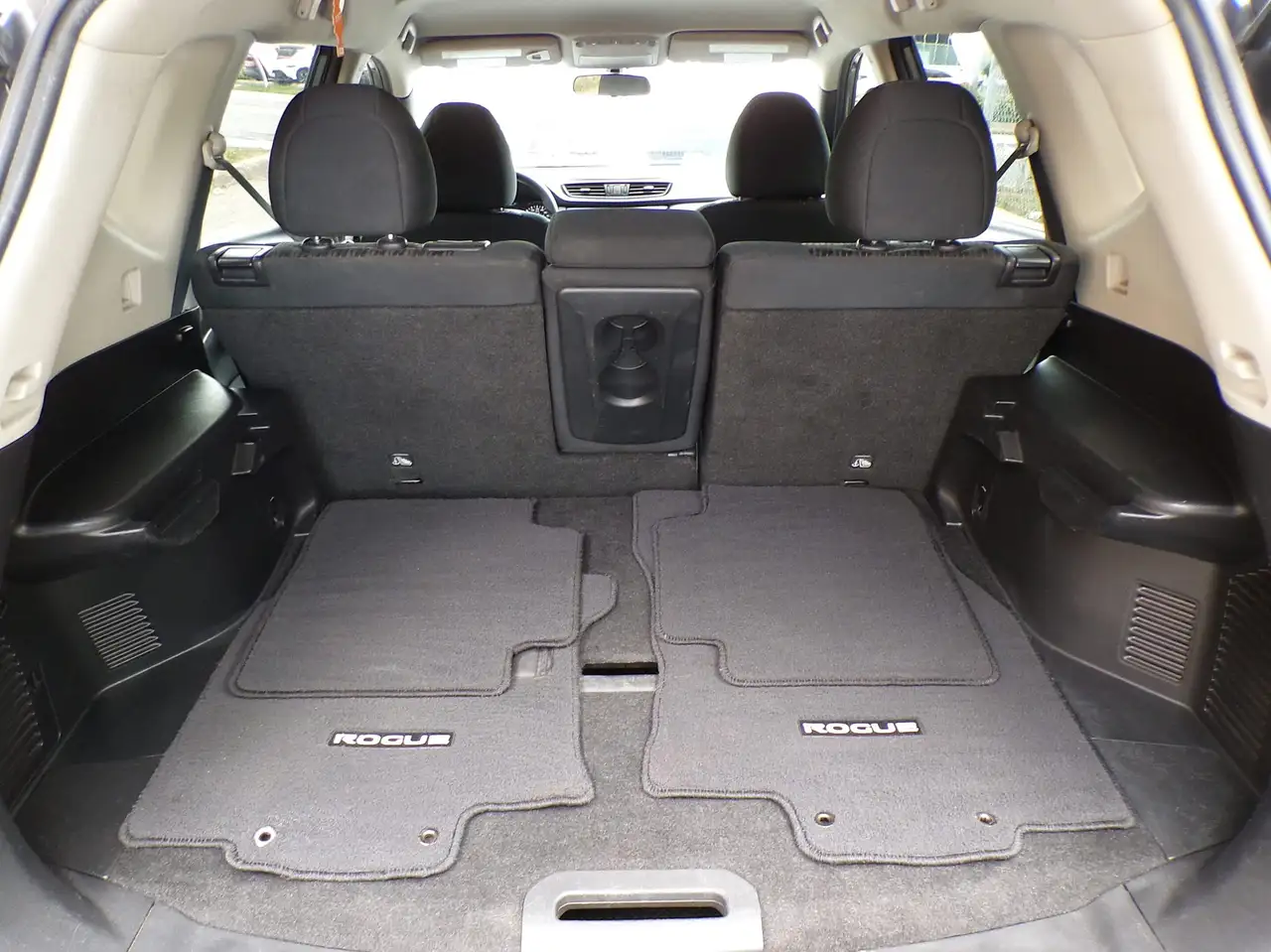 Nissan Rogue снимка Nissan Rogue