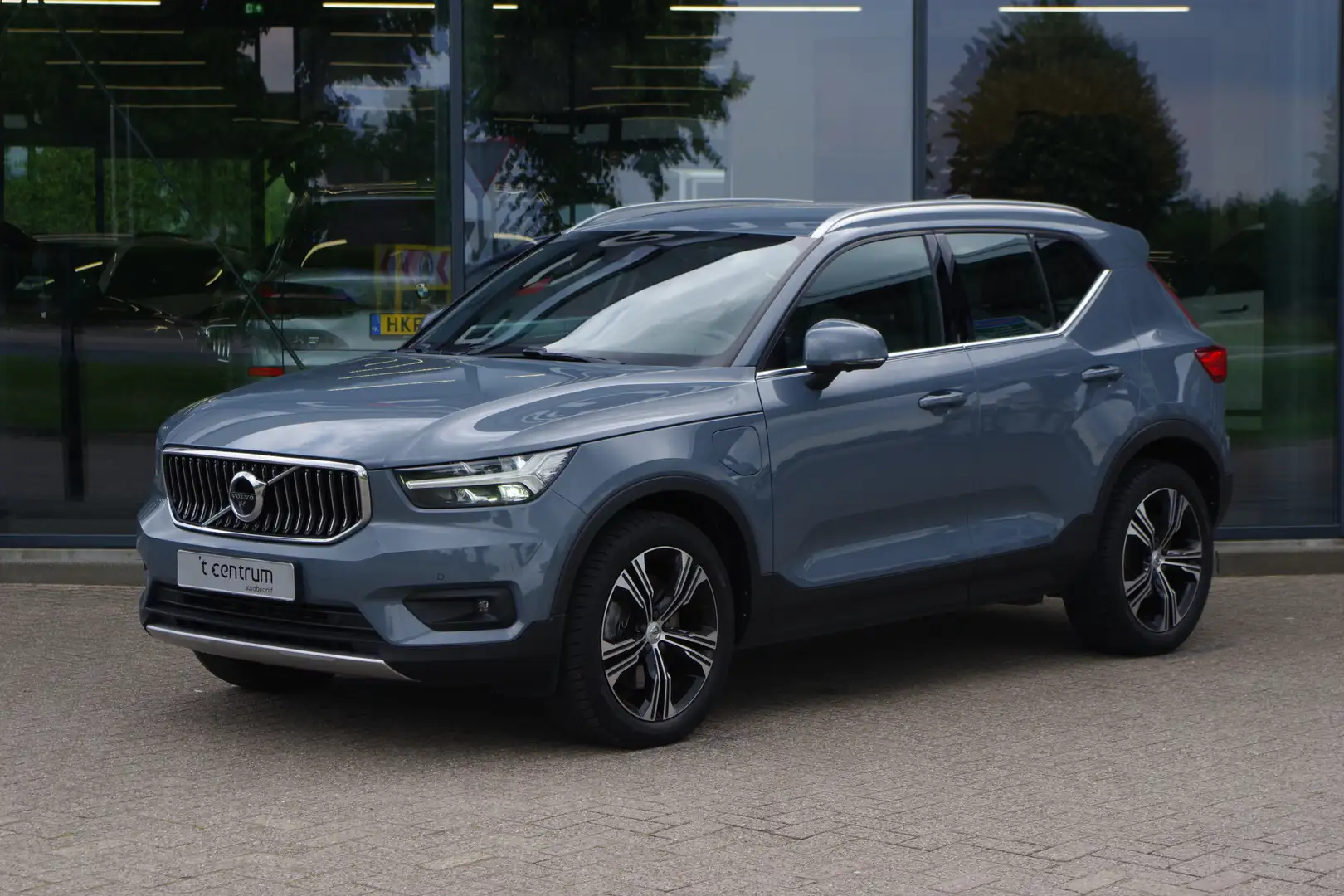 Volvo XC40 1.5 T4 Recharge Inscription Expression 211 PK PHEV Šedá - 1