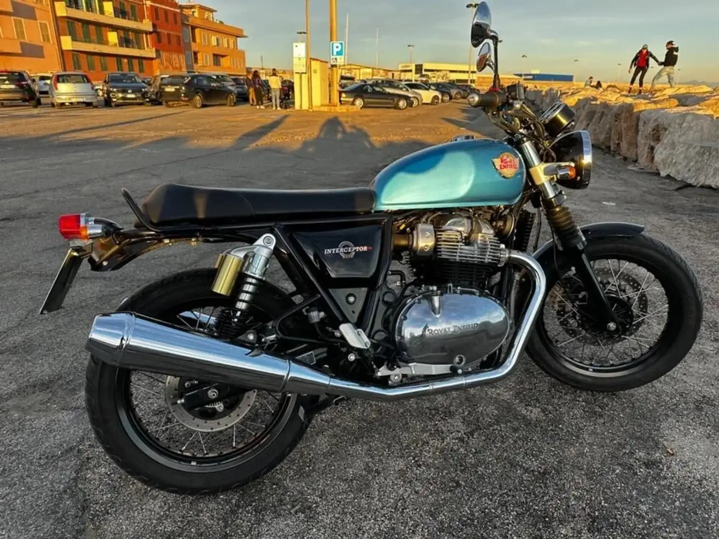 Royal Enfield Interceptor 650 plava - 1