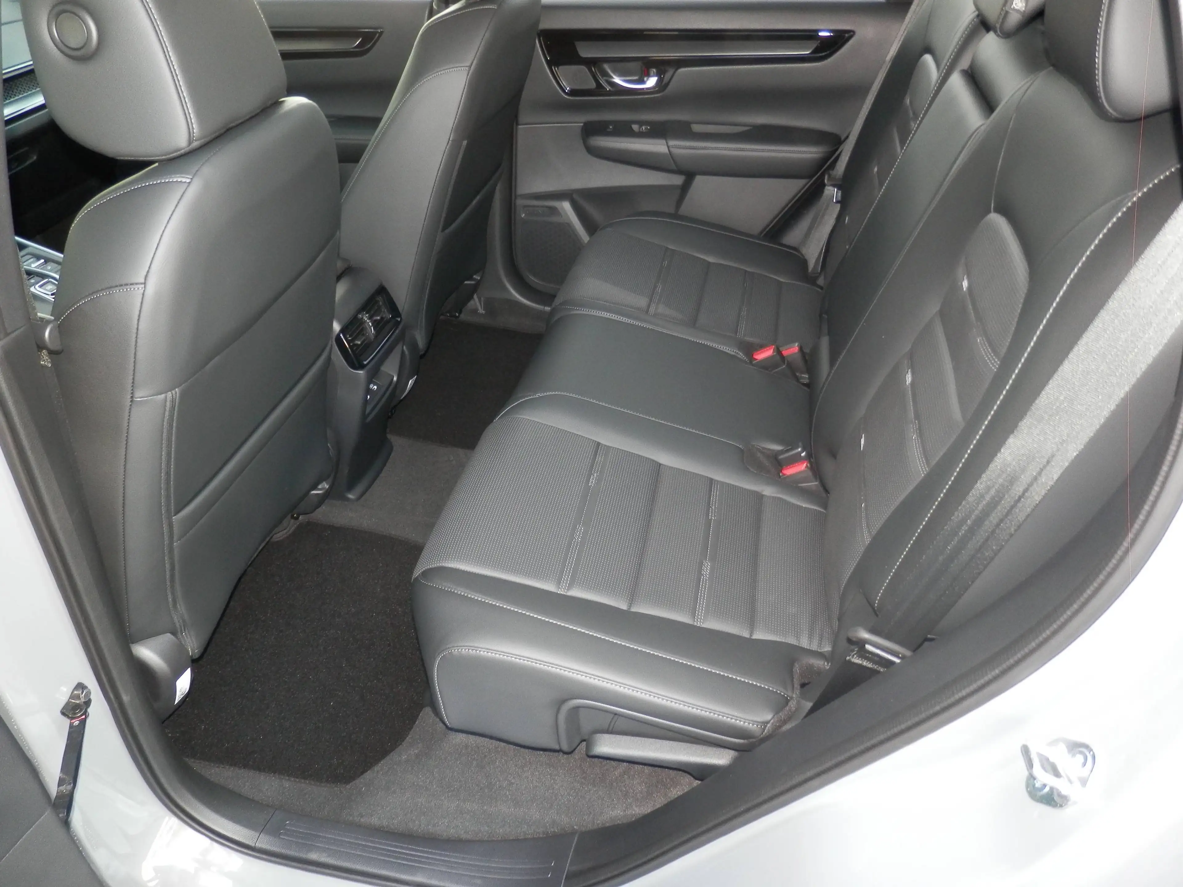 Honda CR-V 2,0 i-MMD e:HEV Advance AWD Aut. — photo 11