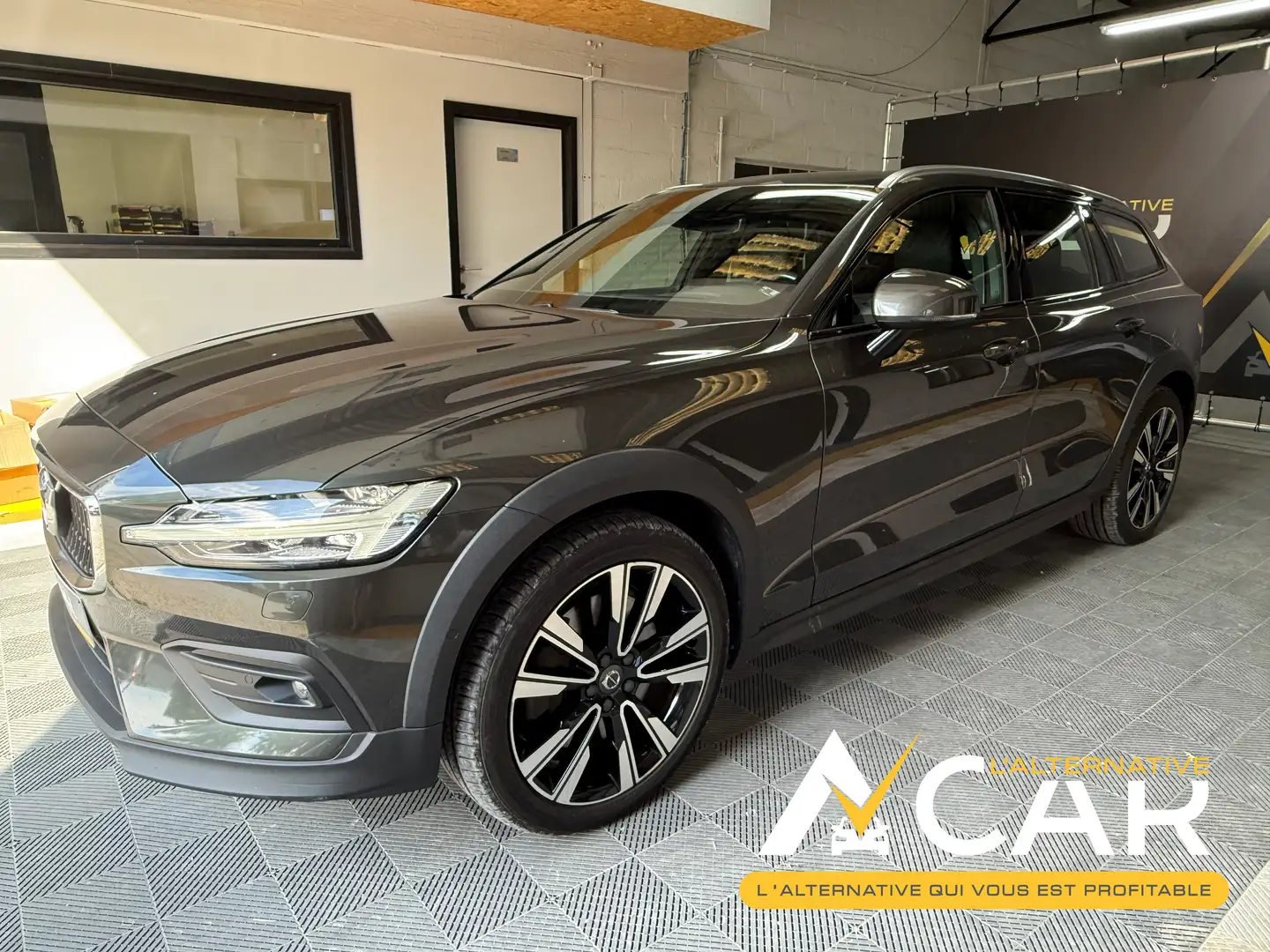 Volvo V60 Cross Country 2.0AWD Geartronic - GARANTIE 12M Zwart - 1