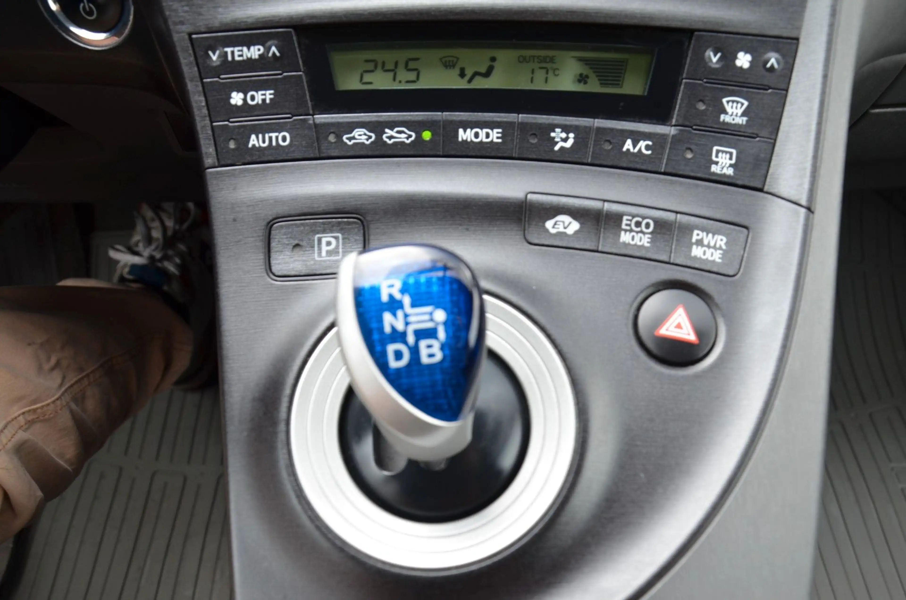 Toyota Prius Life*KAM*NAVI*HupDis*TEMPO*PDC*HYBRID*TOP — photo 12