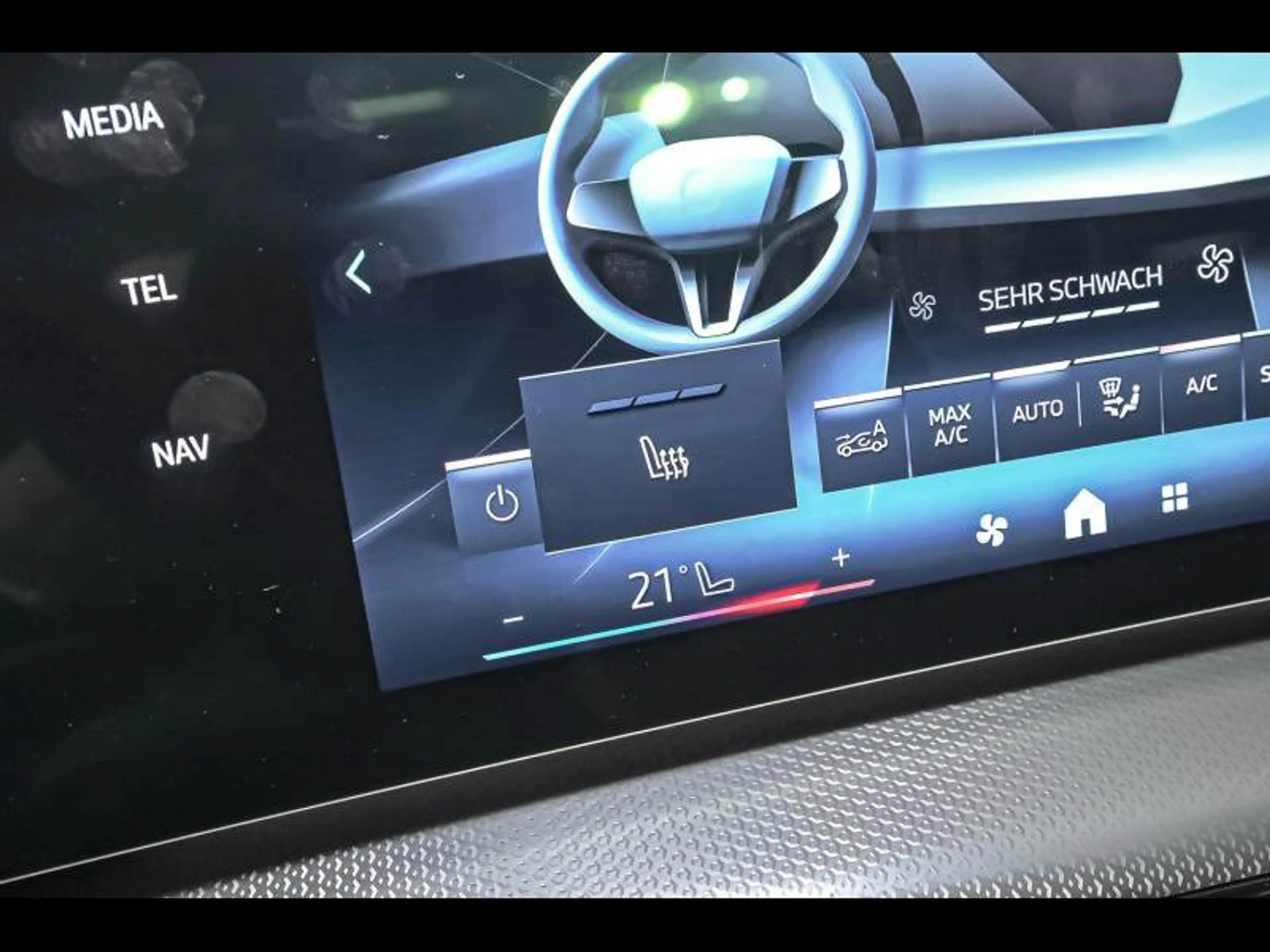 BMW X2 sDrive20i - MPACK|DASS+|CAM|PANO|H&K|COMFORT — photo 13