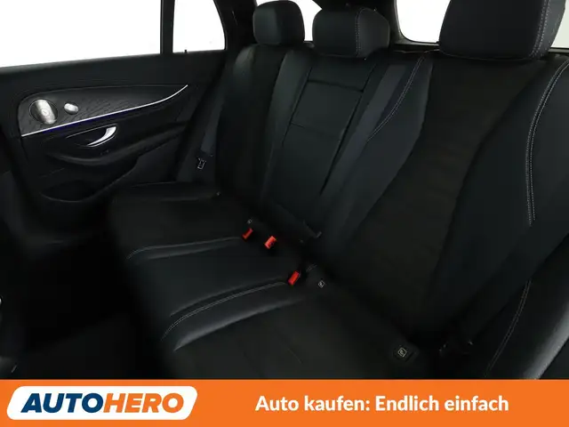 Mercedes-Benz 220 view 14
