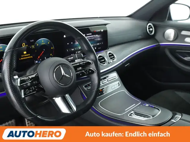 Mercedes-Benz 220 view 11