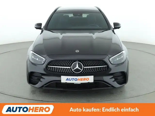 Mercedes-Benz 220 view 9