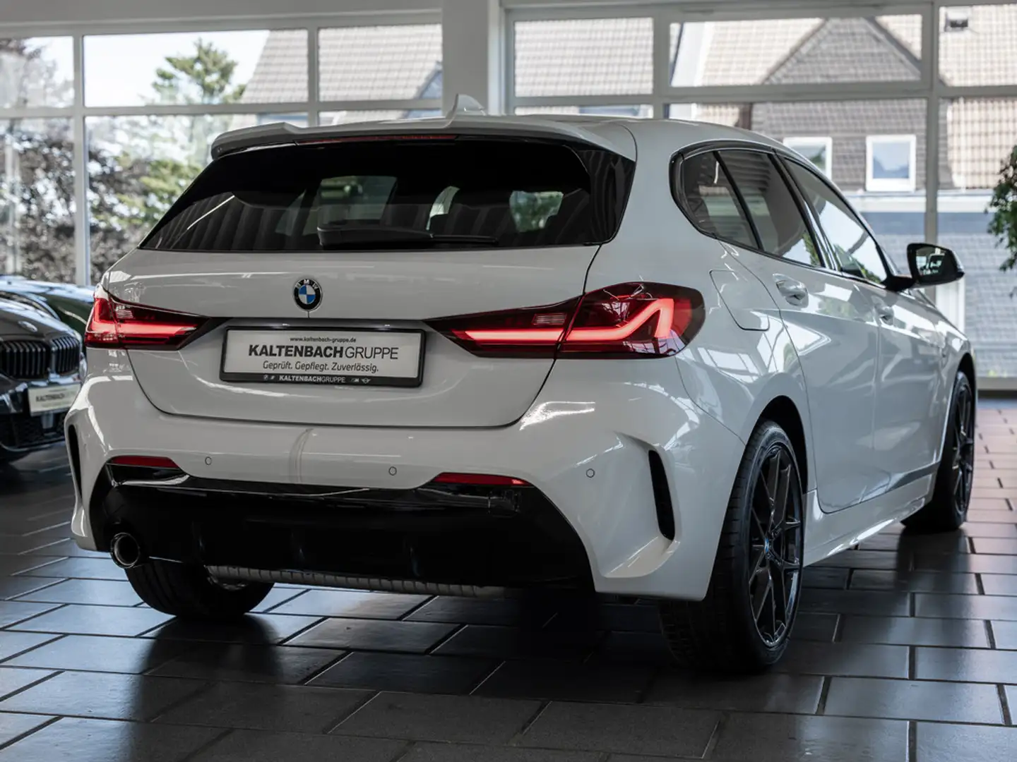 BMW 118 i M-Sport LED W-LAN NAVI SHZ PDC KLIMA Blanc - 2