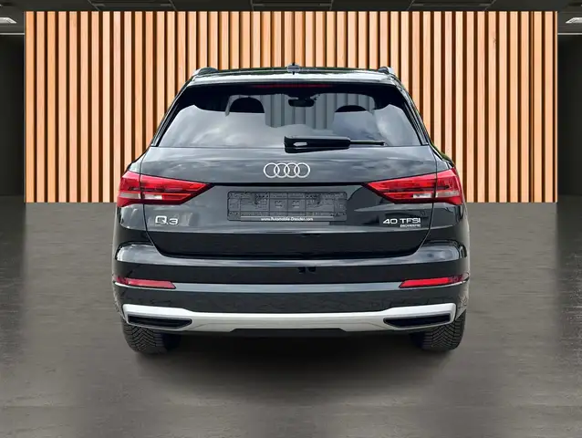 Audi Q3 view 7