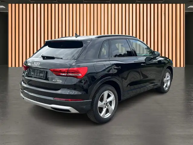 Audi Q3 view 6