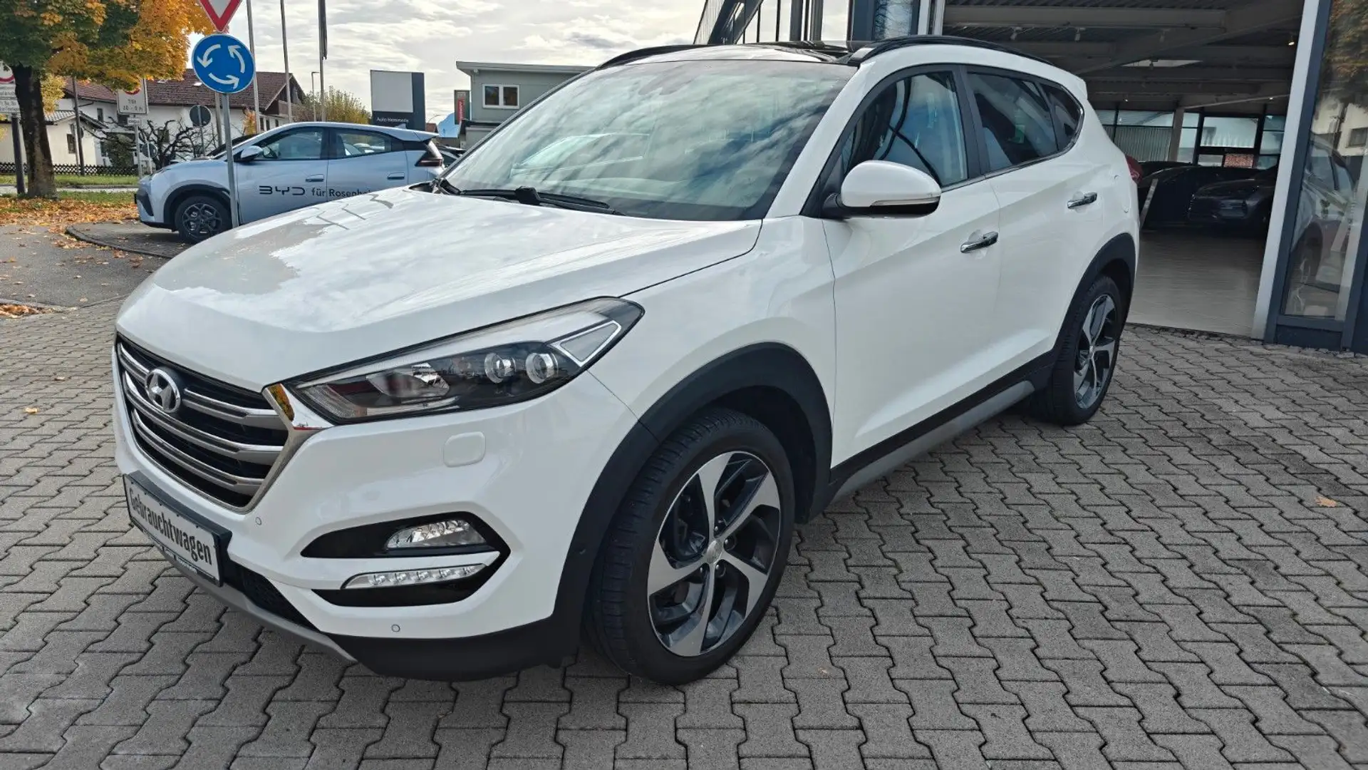 Hyundai TUCSON Premium 4WD*AHK*TOTWINKEL*KAMERA*TOP!!! Wit - 1