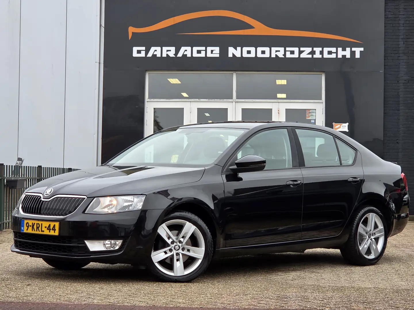 Skoda Octavia 1.4 TSI 140pk Greentech Ambition NAVIGATIE|CRUISE Fekete - 2