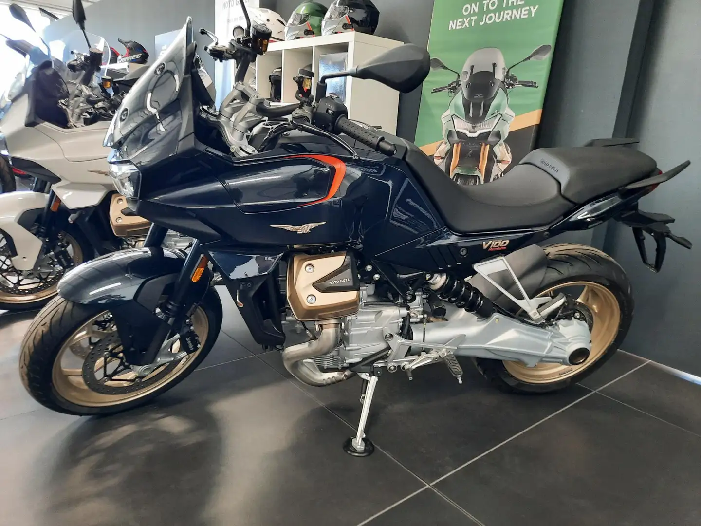 Moto Guzzi V 100 Noir - 1