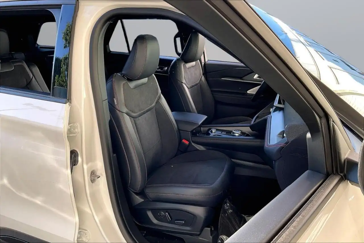 Ford Explorer снимка Ford Explorer